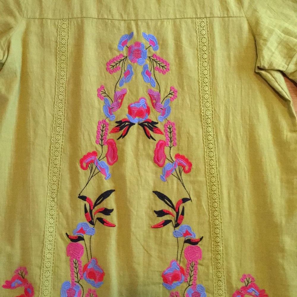 Embroidered Tunic NWOT - Picture 2 of 7